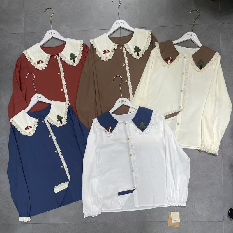 New French-style sweet doll collar lace embroidered shirt for women, white, age-reducing, lantern sleeve cat print top