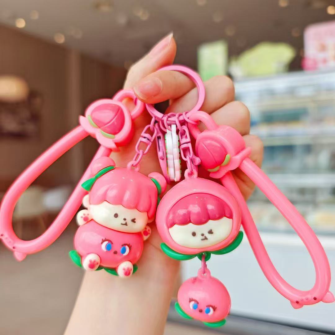 Llavero de melocotón lindo original Peach Yunlian muñeca de dibujos animados colgante pequeño llavero de coche mochila colgante de bolsa