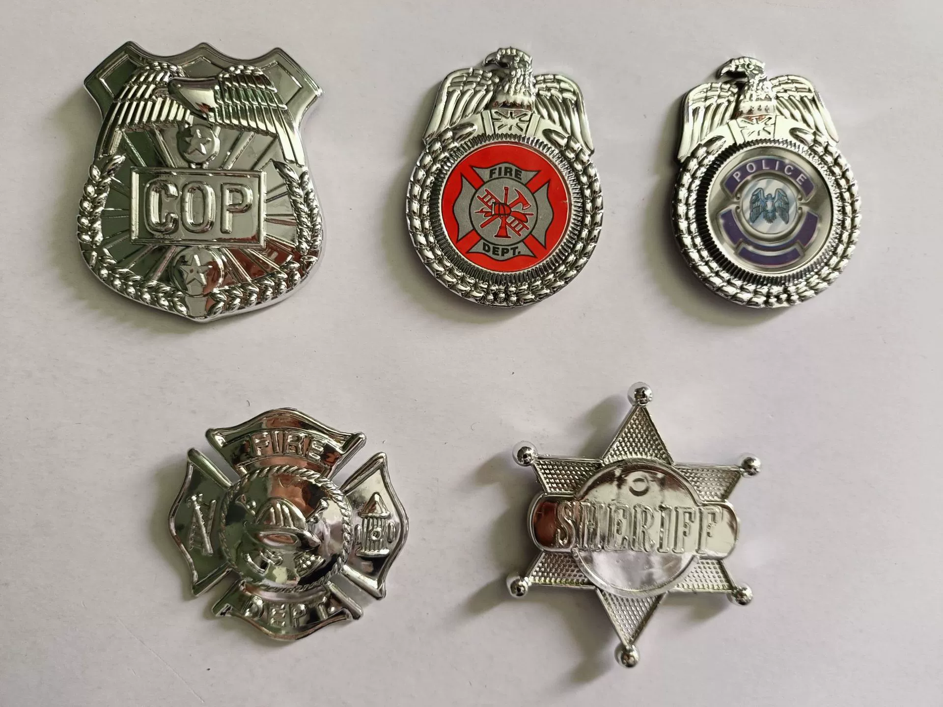 Фабрика оптовой игры Дом ролевые игры Огонь Значок полиции значок аксессуары