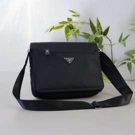 P拉达男包新款横款背包男士挎包男大容量单肩包斜挎包图片实拍