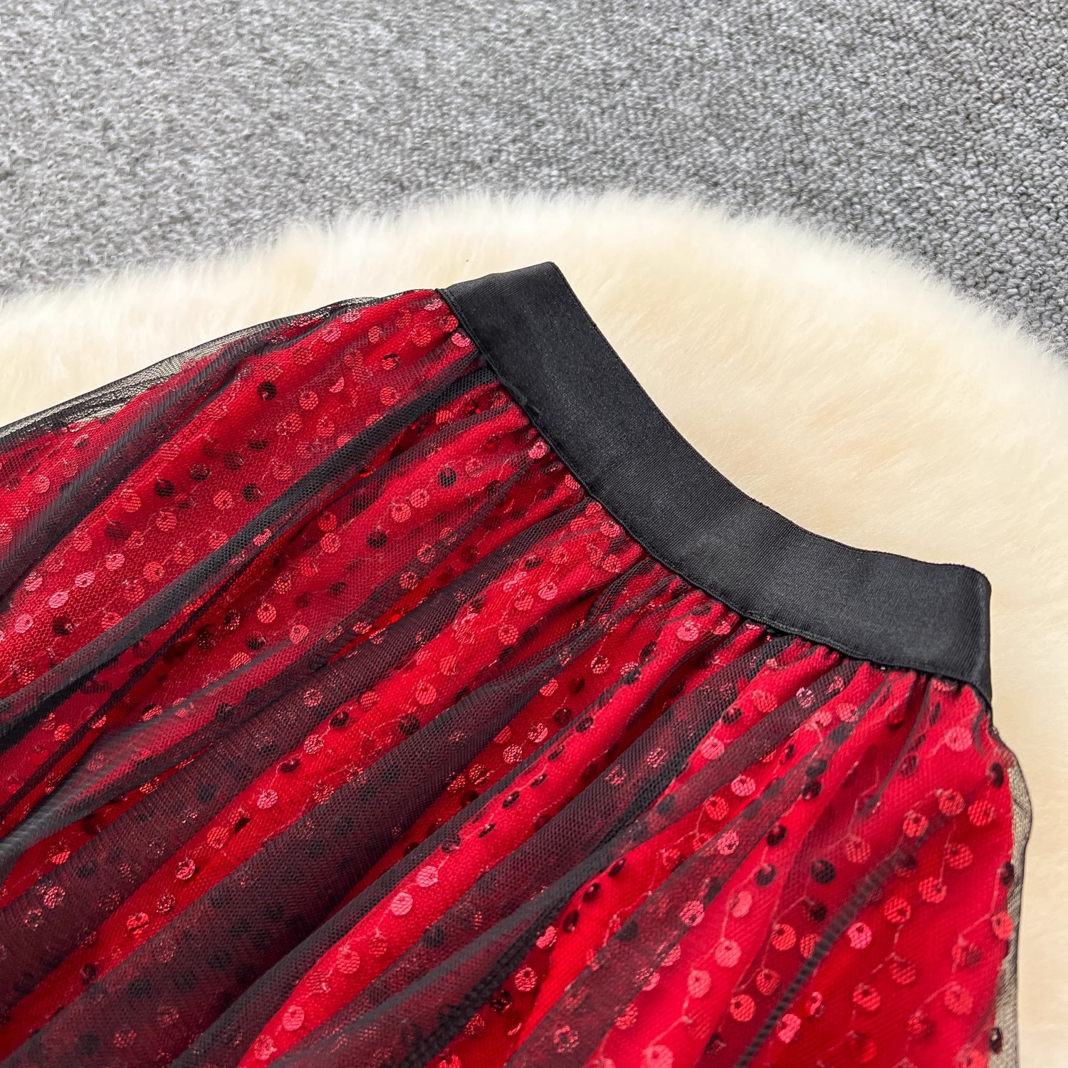 Dámská sukně do a ze sametu a síťoviny s flitry a elastickým pasem_voghion.com