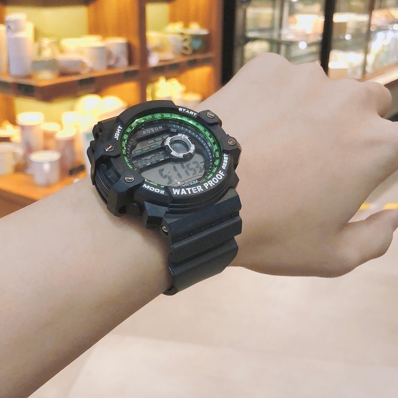 韩版学生手表 运动防水多功能电子表 男生个性游泳户外登山表爆款详情图1