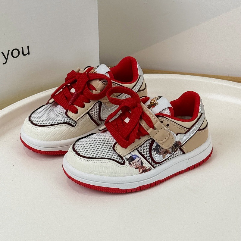 男童卡通挂件鞋子2025春夏季新款儿童网面透气运动鞋小女孩板鞋潮