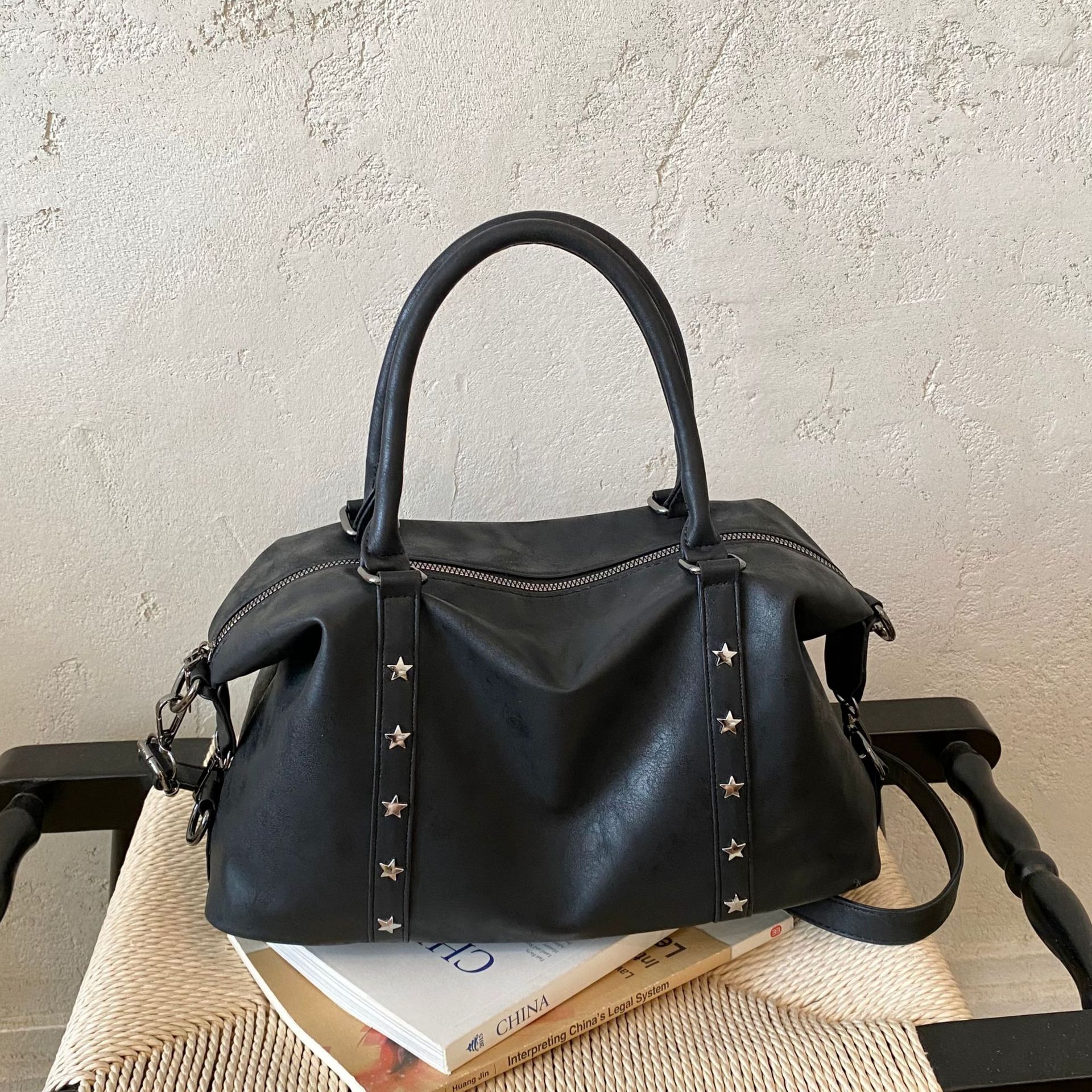 American retro handbag Boston bag, vintage distressed rivet shoulder bag, fashionable crossbody commuter bag for women