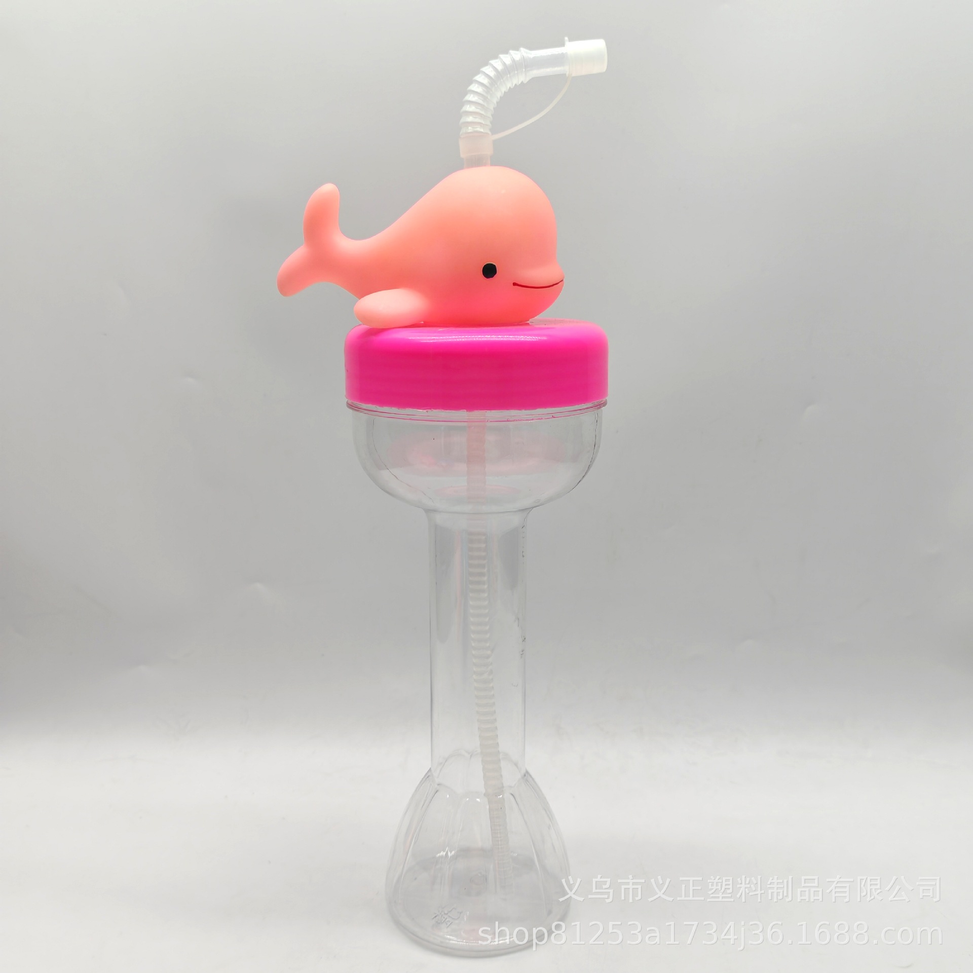 El acuario en stock establece todo tipo de tazas de animales marinos, botellas de dibujos animados de tiburón y ballena, tazas con mancuernas grandes, tazas con pajitas, venta caliente