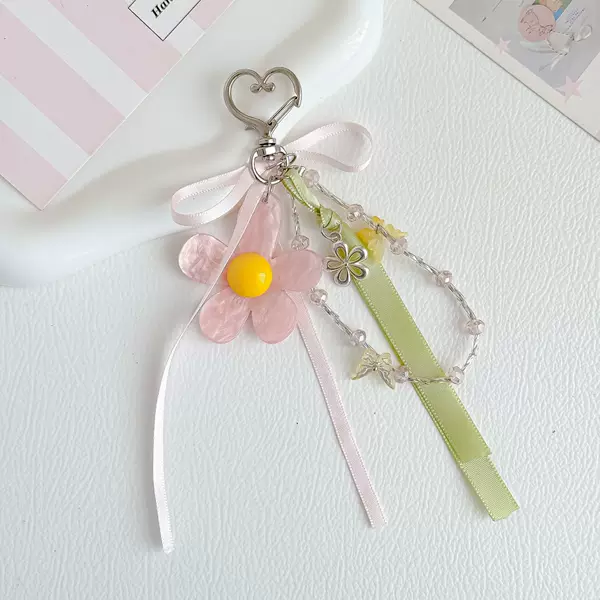Korean-style color-blocking floral pendant with pink daisy and heart keychain, ribbon bow, beaded bag charm decoration