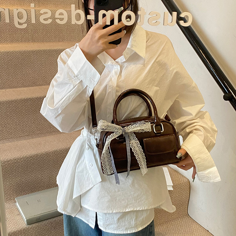 Bolso de Boston portátil casual transfronterizo para mujer 2025 nuevo bolso de mensajero de hombro con lazo simple y versátil coreano