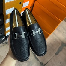 ����Ьŷ��վ�＾ʱ����Ƥ��������ƤЬ��������һ�ŵżݳ��ָ�Ь