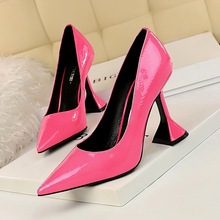 1399-1 European and American sexy nightclub show thin high heeled shoes bright surface lacquer shallow mouth pointed party women's shoes high heeled single shoes