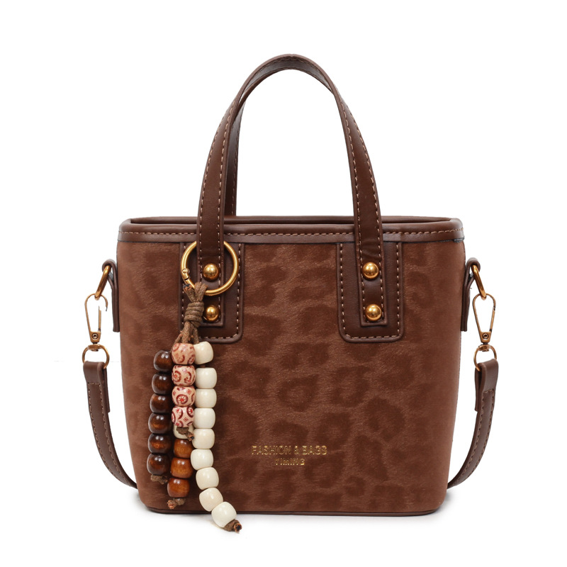 Bolsa de mano con patrón de leopardo transfronterizo, bolsa de cubo de viaje, mujer, otoño y invierno 2025, nueva moda, bolso de hombro de estilo extranjero.