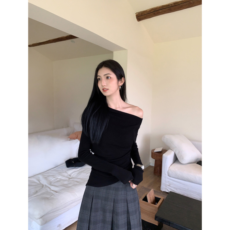 MULVAN 红色斜肩针织衫女高级设计感小众气质修身一字肩长袖上衣|undefined