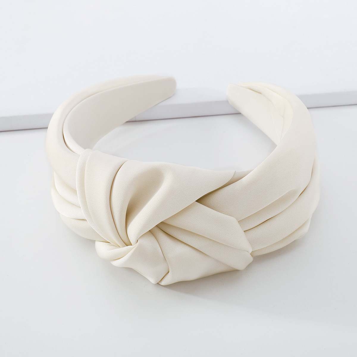 Mode Einfache Feste Farbe Breite-krempe Stoff Verknotet Haarband Frauen display picture 4