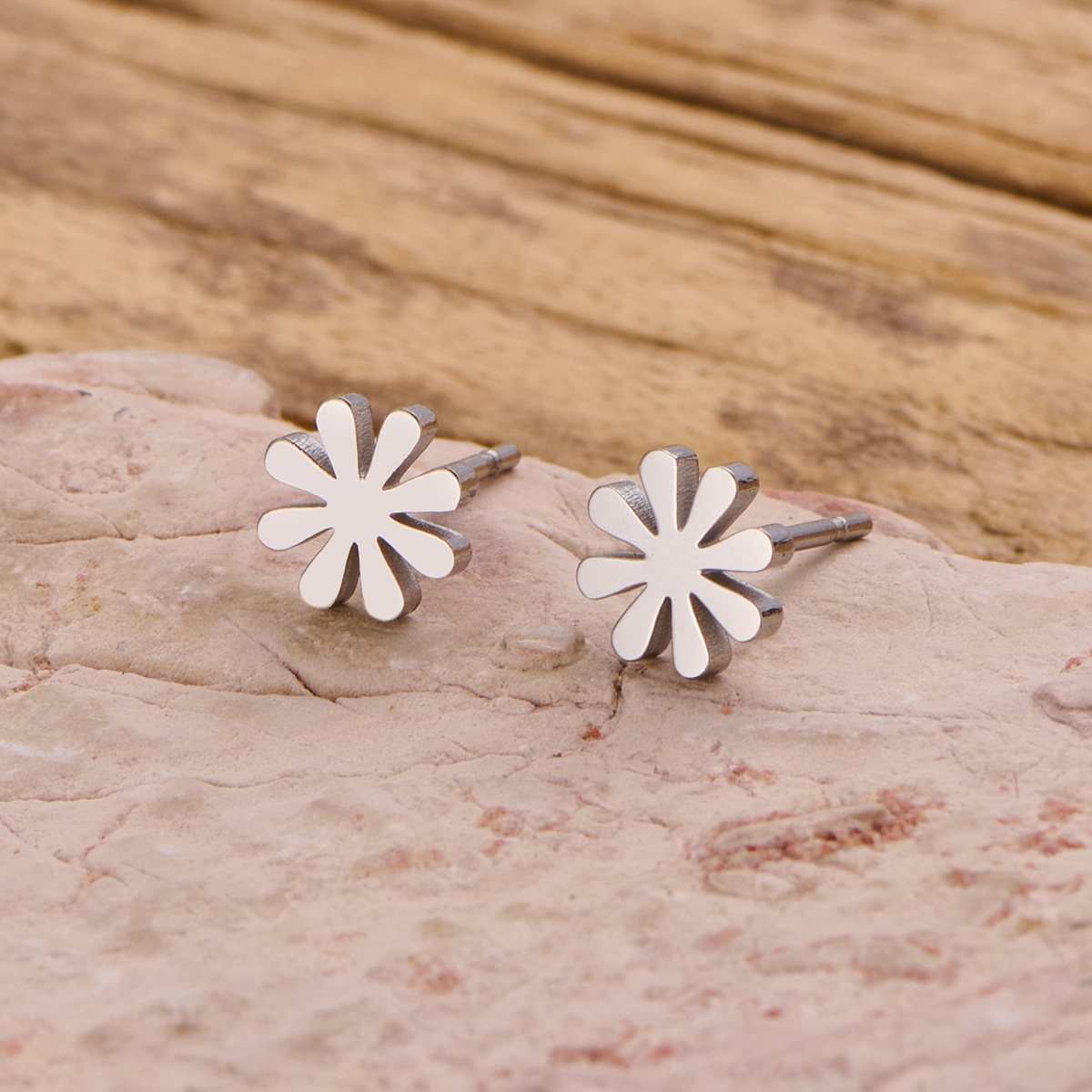 Nuevos productos de comercio exterior transfronterizo: pendientes minimalistas de acero inoxidable con diseño de flor, palmera y corona, estilo japonés y coreano, disponibles para venta al por mayor. image 25