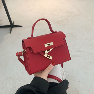 Fashionable small one-shoulder bag