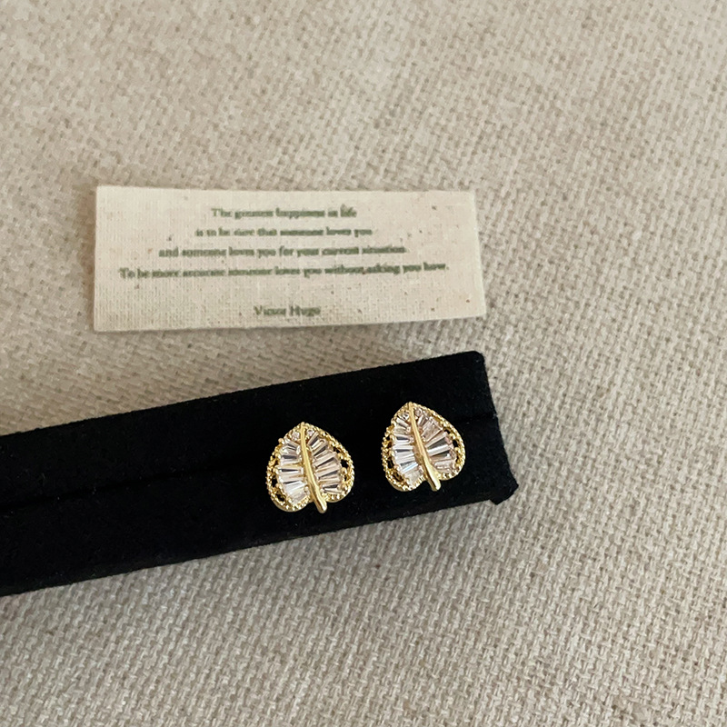 Pendientes de botón con circonita y perla para mujer elegante_voghion.com
