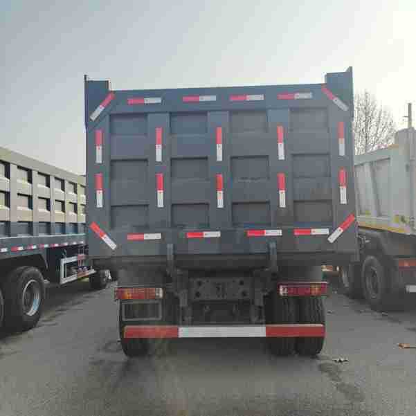 Exported dump truck, front four rear eight axle muck dump truck, used HOWO rear eight wheel 6X4 dump truck