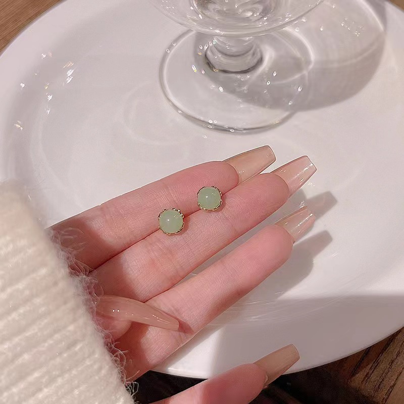 迷你小巧仿和田玉耳釘女小眾設計感復古法式氣質冷淡風耳骨釘耳飾