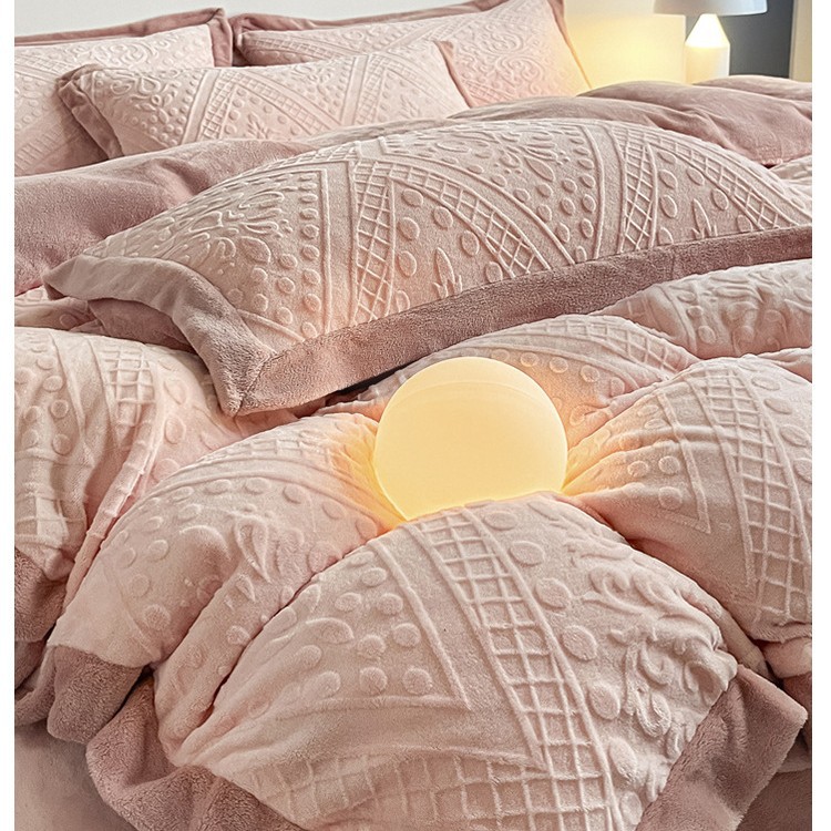 Cama de seda de leche tallada cuatro piezas de coral sábanas de cama de tres piezas de nuevo otoño y invierno engrosado y cálido