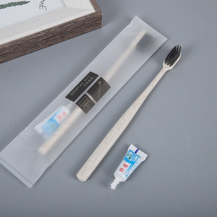 Star Hotel Toiletry Set, Disposable Toothbrush, Razor, Cleaning Supplies, Easy to Carry Disposable Toothbrush When Going Out