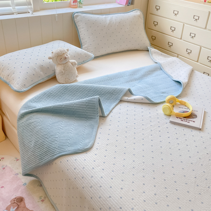 Nube de bebés cubierta de cama de terciopelo conjunto de tres piezas de otoño y invierno doble cara gruesa cuatro estaciones de algodón de algodón universal personalizado cama doble