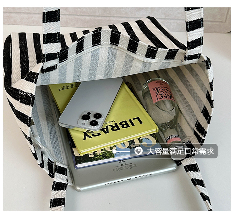 2024 Summer new canvas shoulder bag Tote bag, black and white striped trendy patchwork large capacity handbag Application Scenario