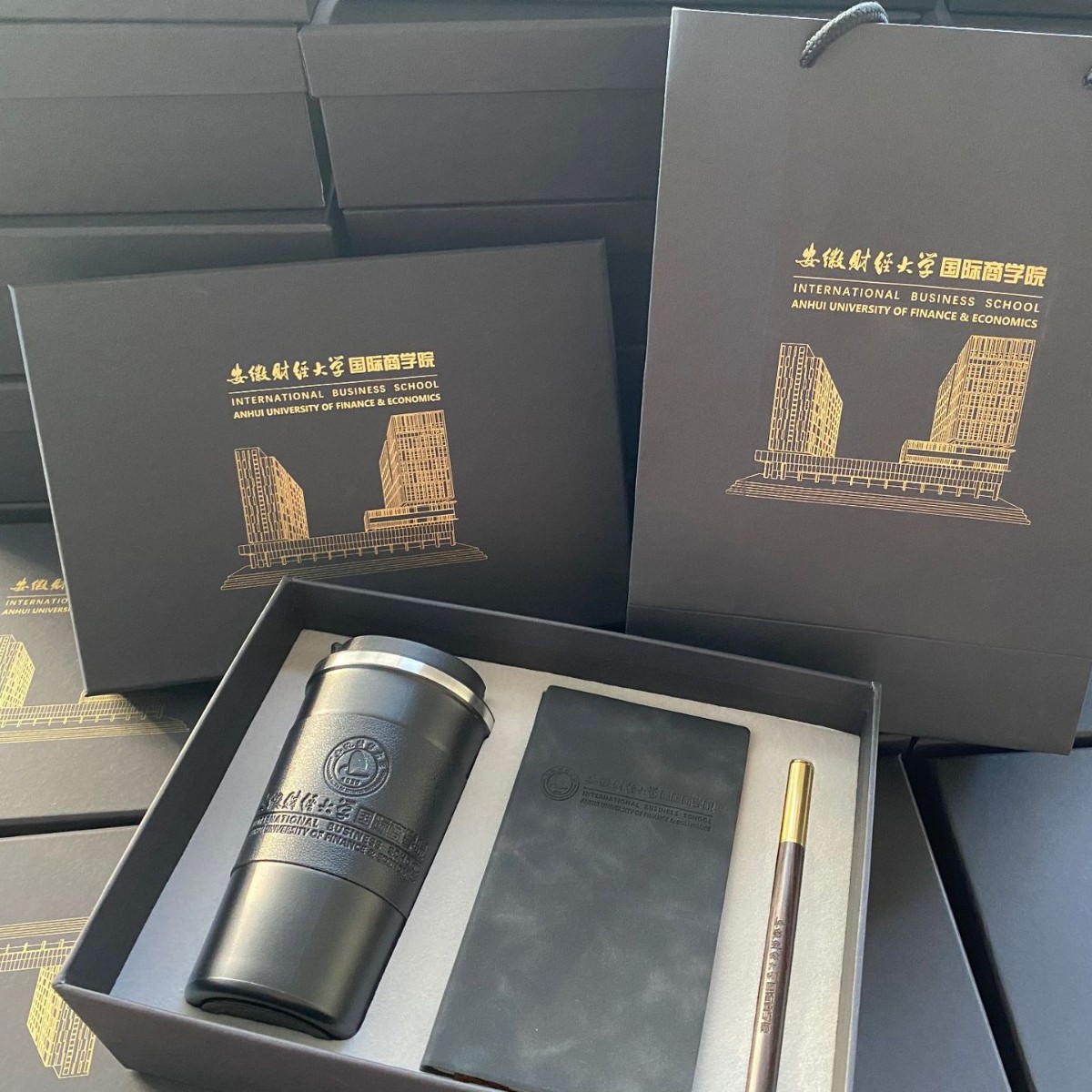 Actividades de la empresa Juego de regalos de empresa Logotipo impreso para enviar a los clientes Taza termo creativa para acompañar regalos de aniversario