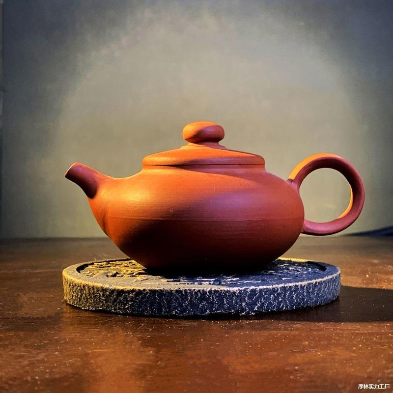 石造りの茶こしをまねて古法の工芸を敷きます。|undefined