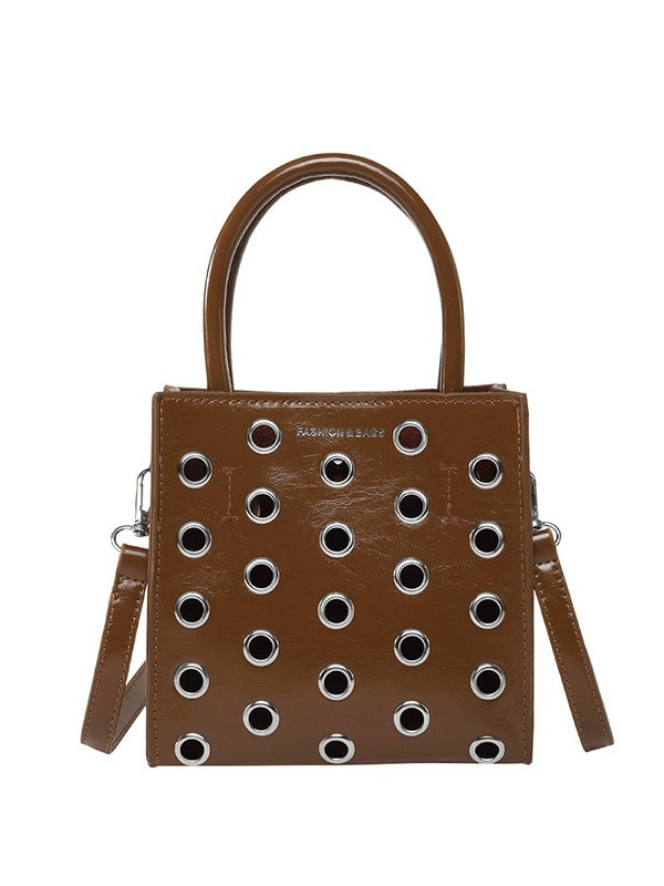 Bolsa punk europea y americana para mujeres 2026 nuevo retro remaches agujeros bolsos cuadrados de viaje ocio mochila de hombro