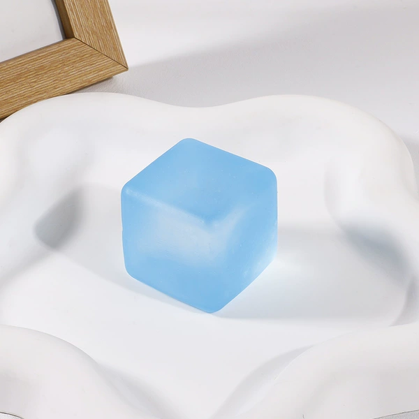 Blue ice cubes, 3.0cm