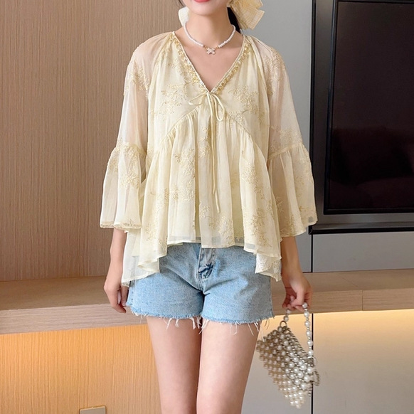 In Stock French-Style Floral V-Neck Chiffon Blouse for Women, 2026 Summer New Doll Shirt, Age-Reducing Ruffled Edge, Stunning Top