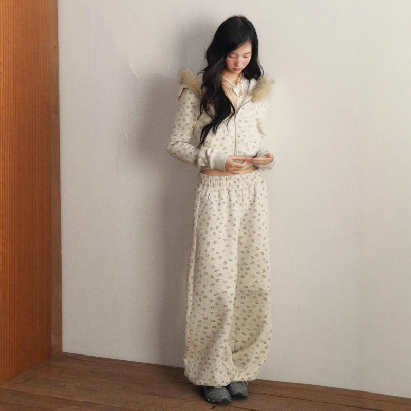 1P Studio Floral Short Fur Collar Hooded Velvet Sweatshirt Jacket Casual Elastic Waist Sweatpants Two-Piece Suit 1P Studio Floral Short Fur Collar Hooded Velvet Sweatshirt Jacket Casual Elastic Waist Sweatpants Two-Piece Suit