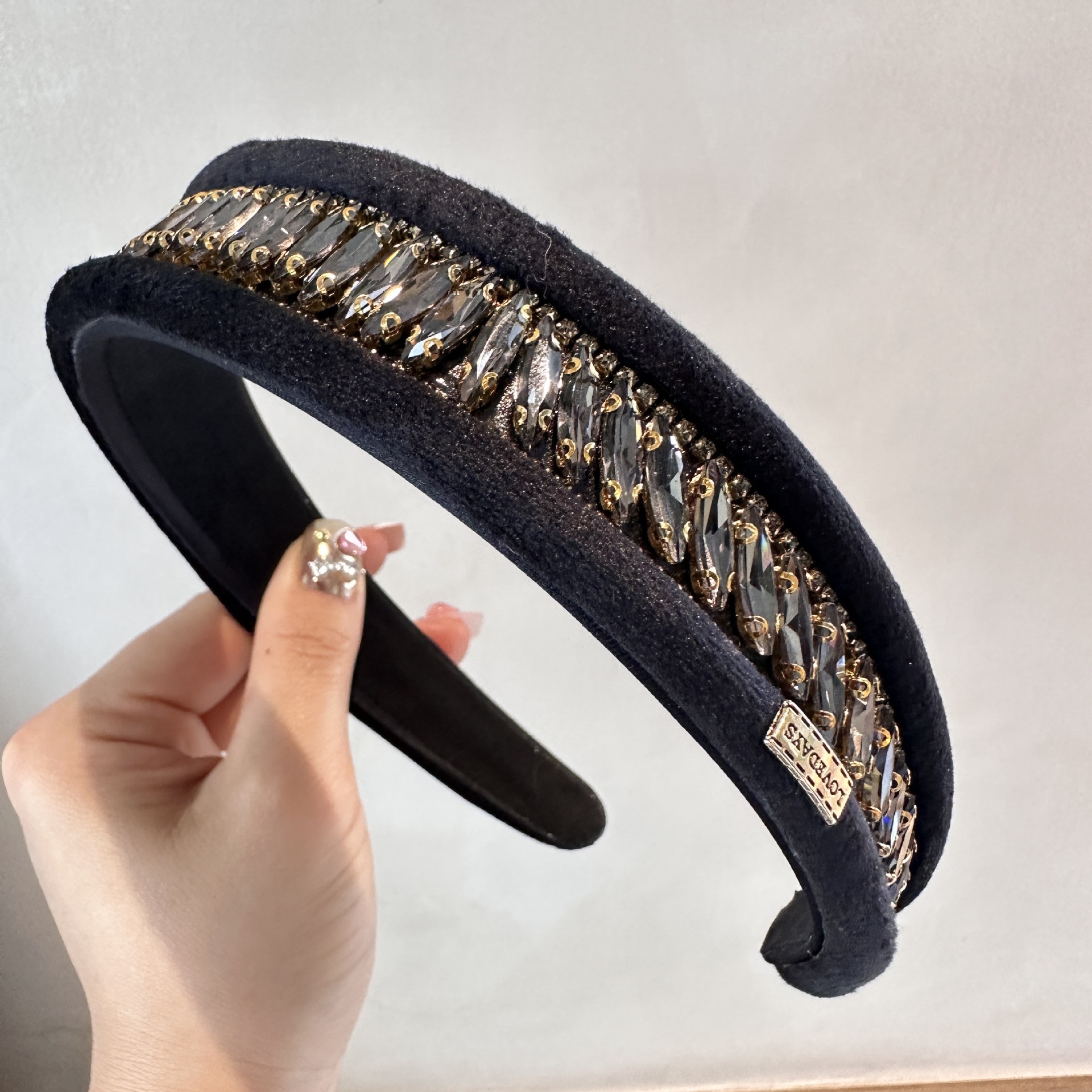 156g Weight Hair Band Hair Accessories Type Rhinestones Inlay Material 1 Piece Quantity Casual, Daily Occasion Flannel Material Solid Color Pattern Women's Gender Inlay Design Elegant, Simple Style Style Coffee, White, Black Color Velvet Rhinestone Light Luxury Wide Brim Hair Band High-Grade Western Style Heavy Industry Pressure Hair Clip High Skull Top Headband Hair Accessories 13