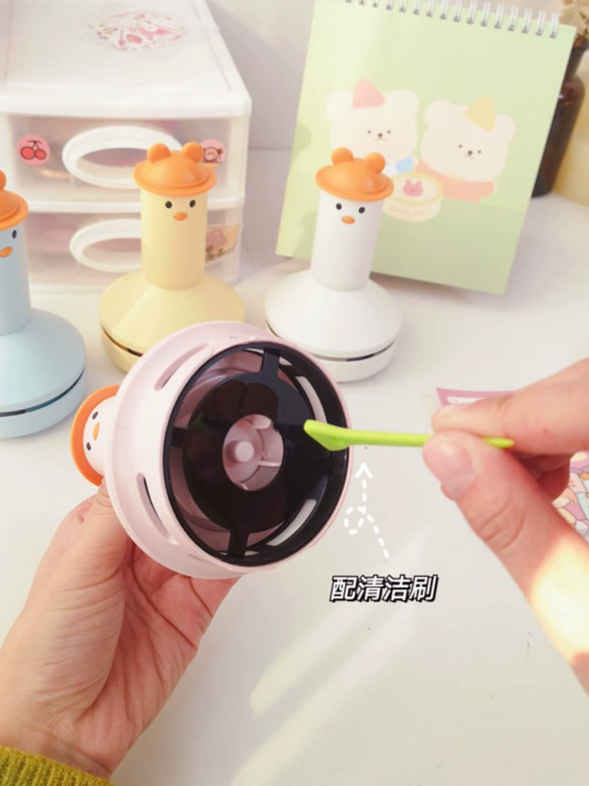 Small vacuum cleaner for students, handheld hygienic keyboard charging