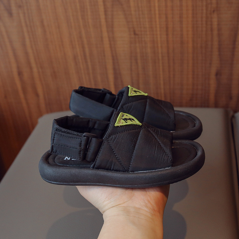 2025 nuevas sandalias de moda de verano para niños, zapatos de playa de suela blanda de estilo coreano para niños, medias zapatillas de exportación para niñas pequeñas, trbottomy