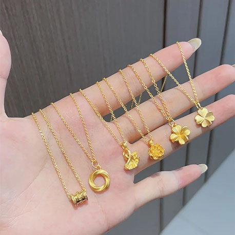 Minimalist, light luxury, exquisite, simple, elegant, commuting, generous, elegant, 18K gold plated, color preserving, V-necklace.