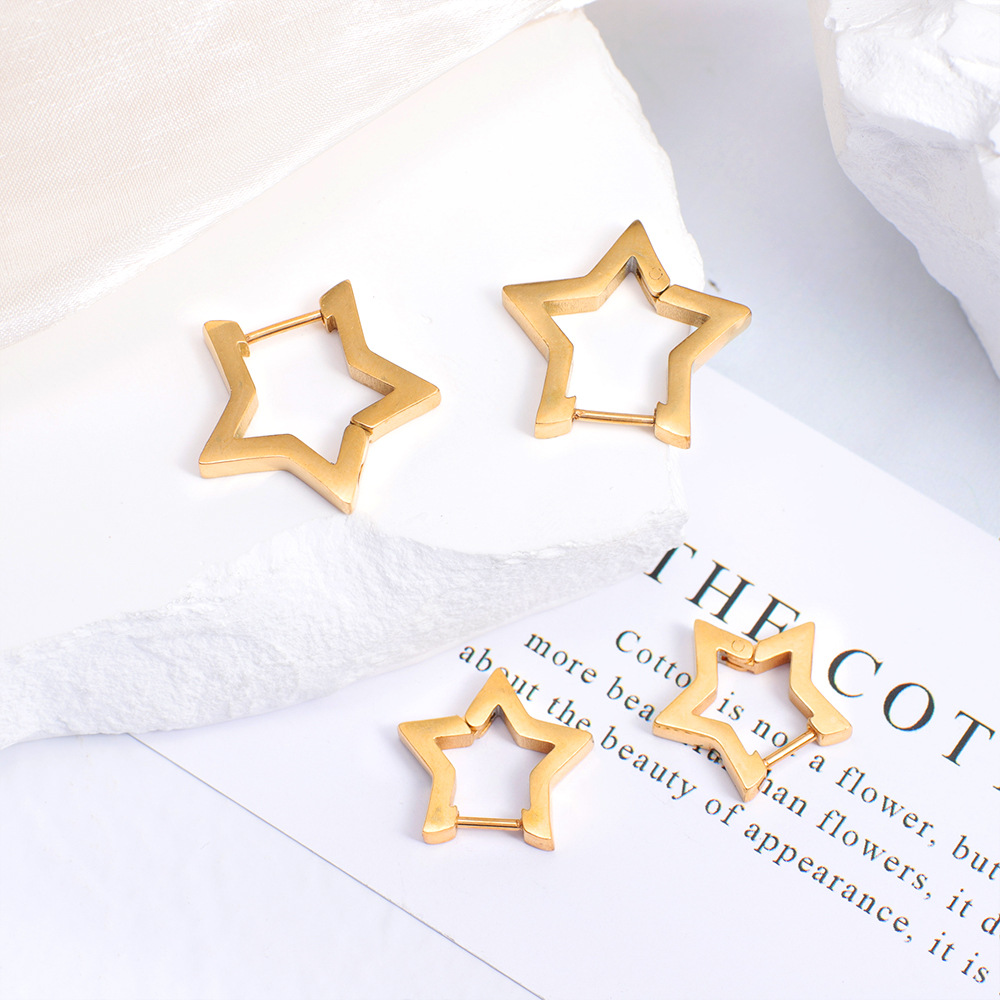 Anillo de hueso de oreja de acero inoxidable de acero de titanio hebilla de oreja de estrella de cinco puntas estilo coreano Chanel 18K oro pendientes de alta calidad en stock al por mayor