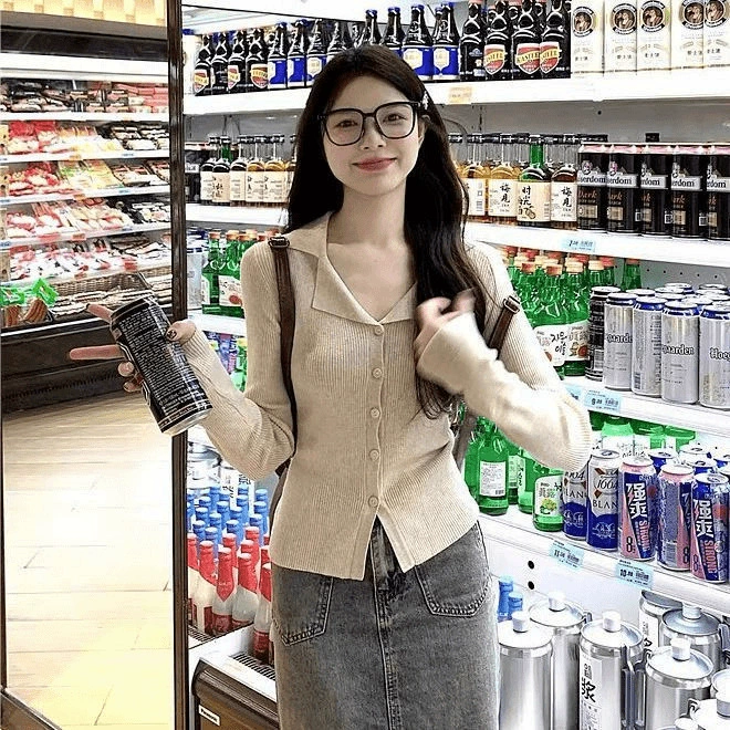 Трансграничная сладкая трикотажная футболка с V-образным вырезом с длинным рукавом Женская ранняя осень 2024 новая тонкая нижняя часть тонкого дикого топ