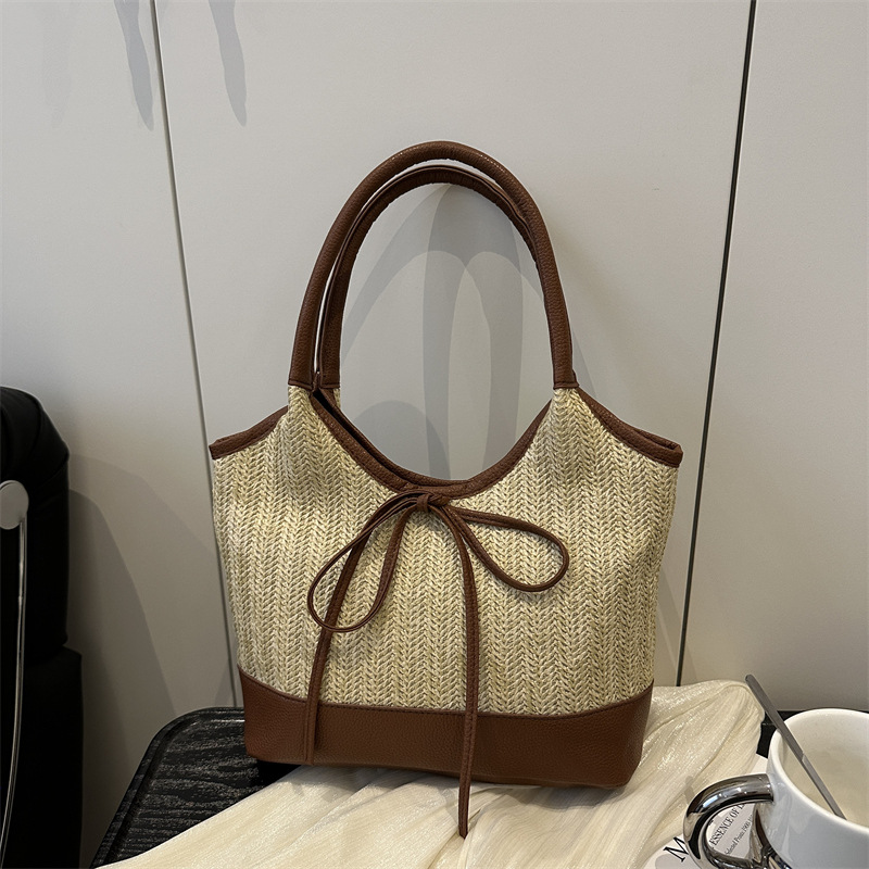 Verano 2025 bowknot axila bolso femenino moda casual bolso de mano de gran capacidad bolso de hombro de color de contraste de paja de nicho
