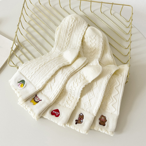 One-piece mechanism boneless suture white embroidery ins trendy Japanese cartoon girl jk internet celebrity mid-calf casual cotton socks