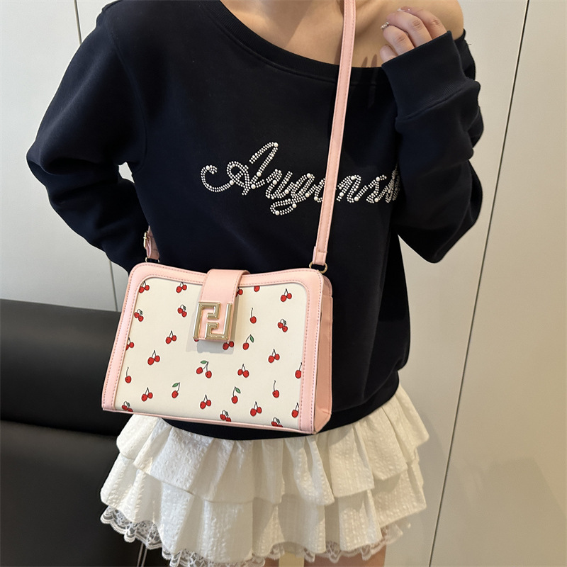 Fresh summer shoulder bag for leisure