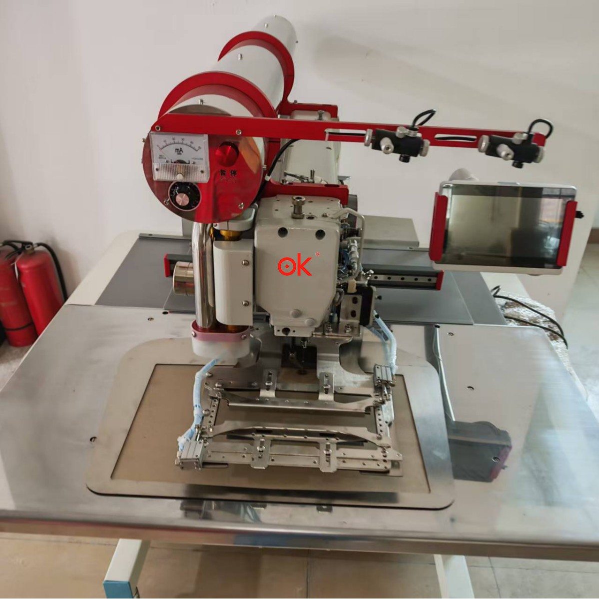 3520F máquina de apertura láser de computadora bolsa de prendas de vestir T-shirt puerta abierta fábrica de ropa máquina de apertura bolsa