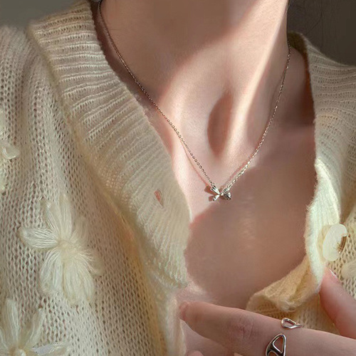 Japanese and Korean-style light luxury striped bow necklace, minimalist Insta-style niche design, temperament matchy-matchy butterfly clasp chain