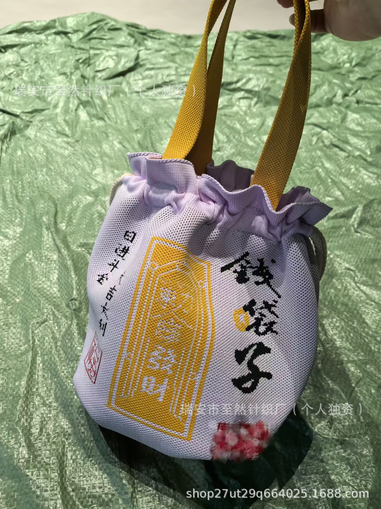 밝은 보라색