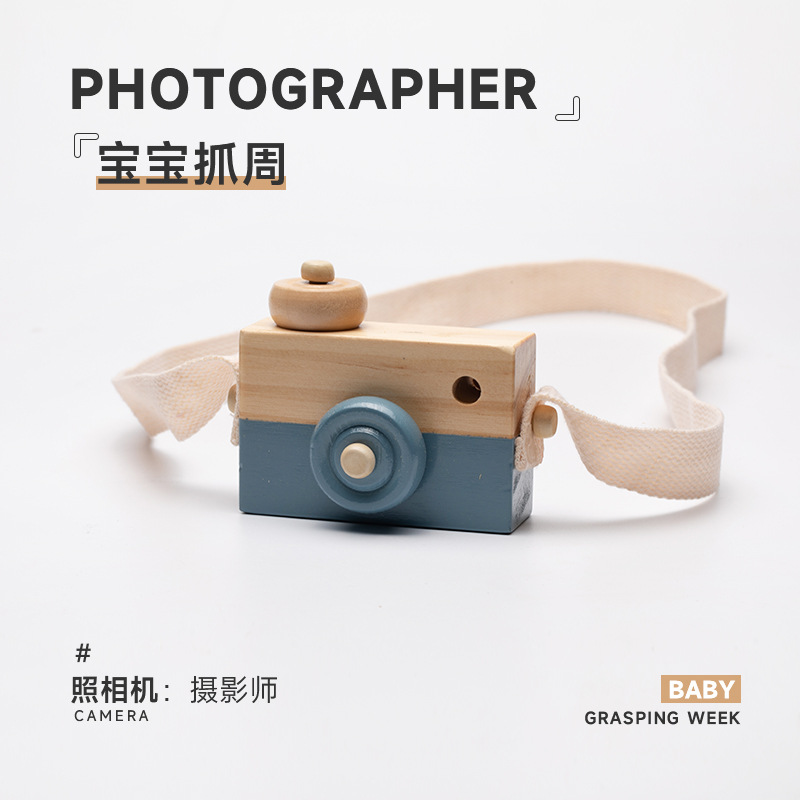 Cumpleaños para bebés con un conjunto de artículos individuales de adquisición de la semana. Juegos de cumpleaños de tres caracteres modernos.