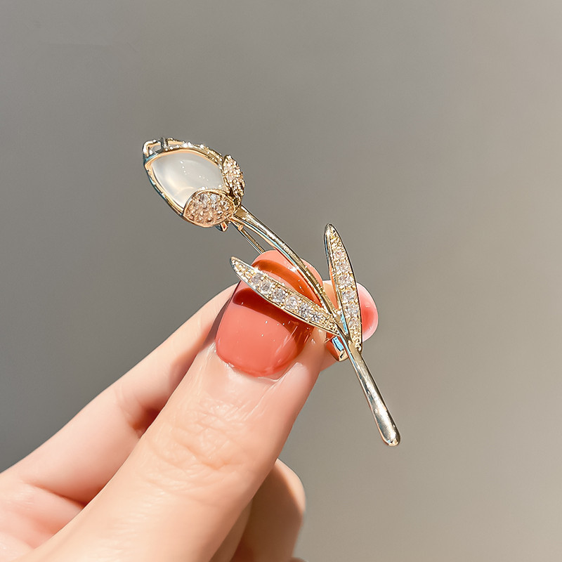 Exquisite Pearl Brooch For Women Suits And Sweaters Luxury Pin_voghion.com
