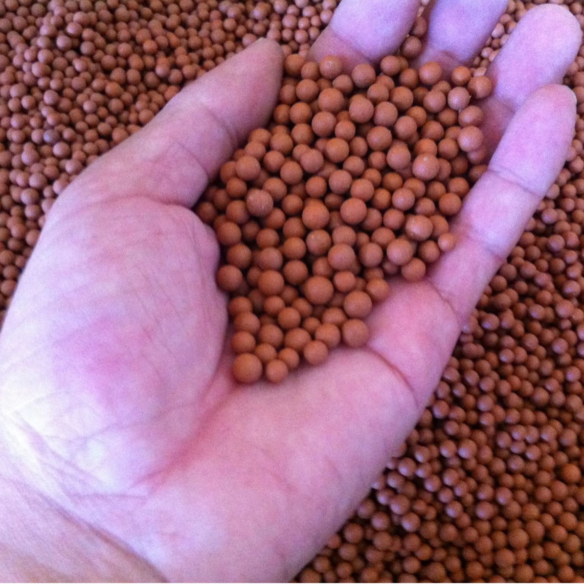 生产批发麦饭石球黏土球污水处理容器填装麦饭石球生产不同规格球