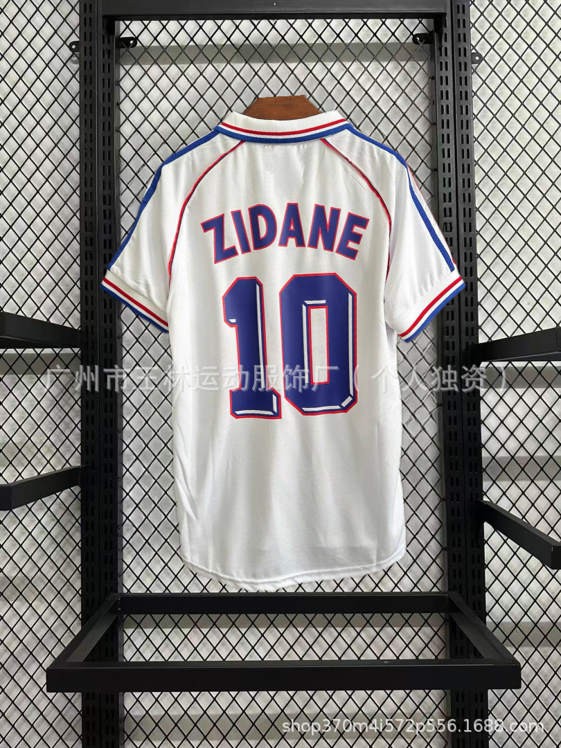 98 fuera de Francia (No. 10) / S
