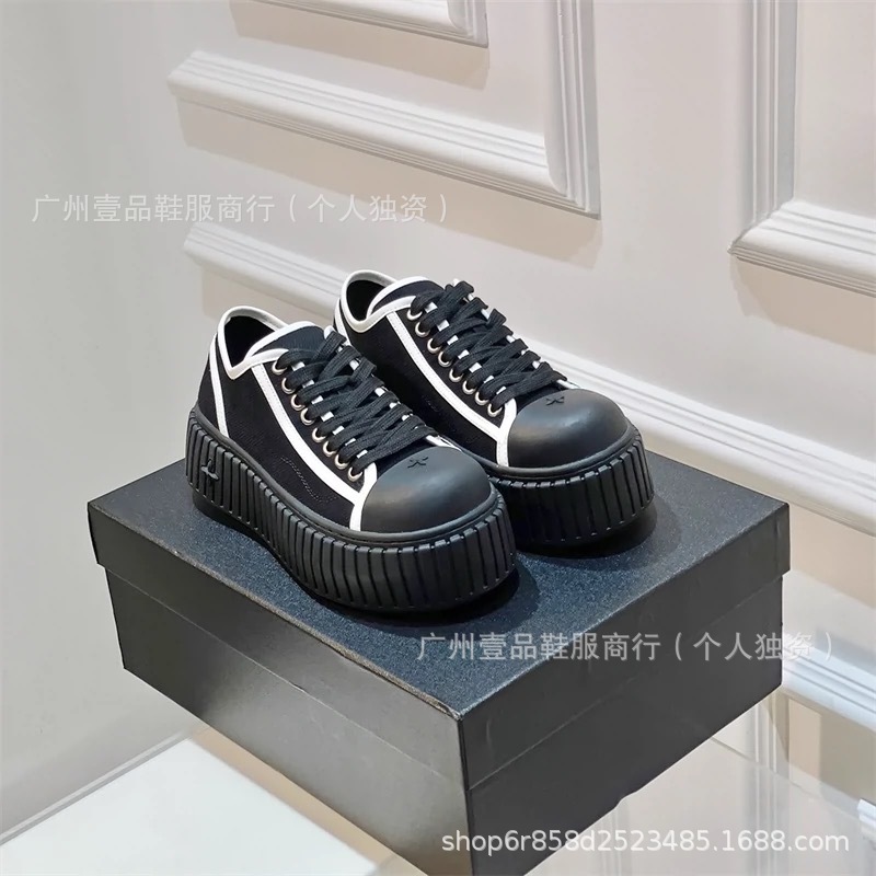 2.0 검정색 배경과 흰색 가장자리