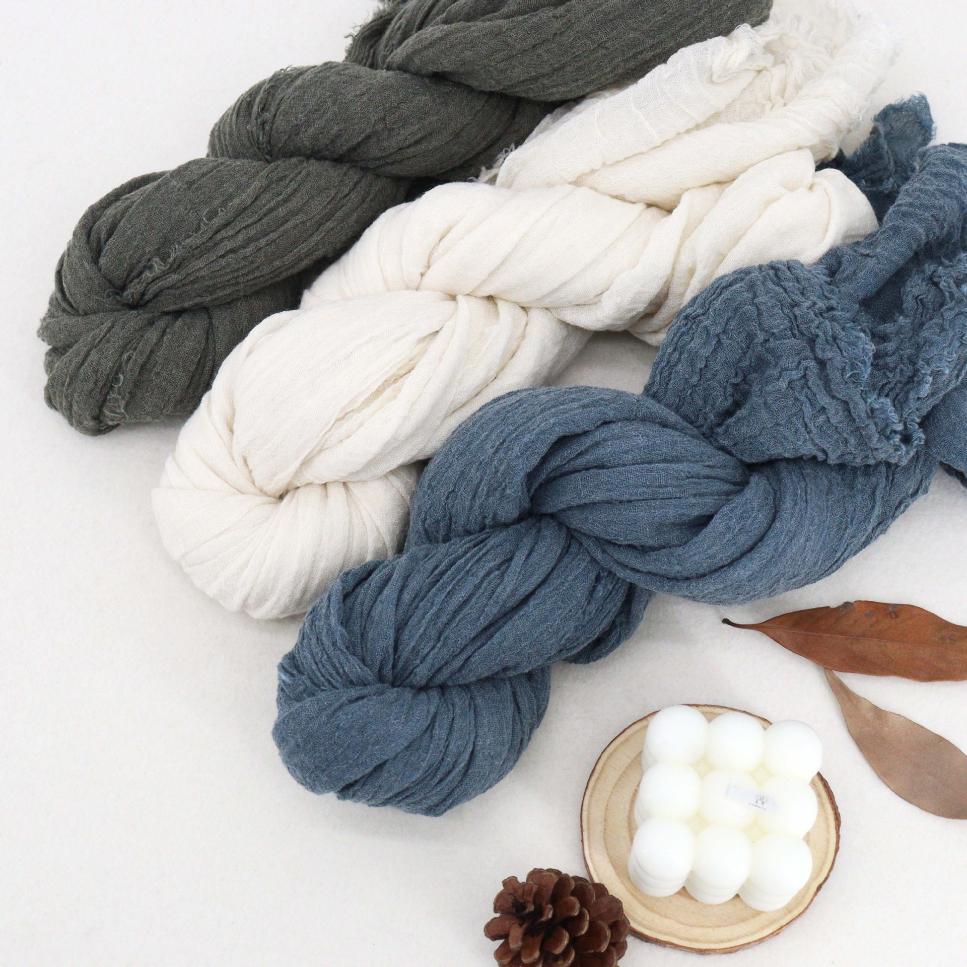 Buñuelo de lana simple de algodón y lino de mujer primavera y otoño de color sólido pliegue elegante buñuelo de niñas de alto nivel explosivo chal