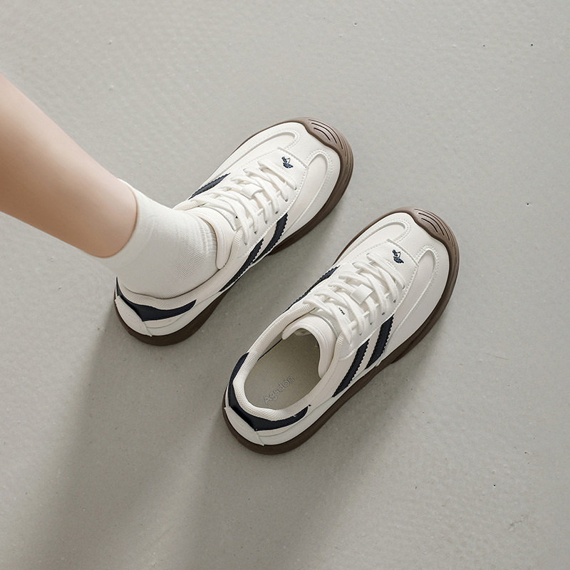 Augu Shi Deng zapatos blancos para mujeres primavera 2025 nuevos zapatos de skate casuales retro con suela gruesa zapatos deportivos de entrenamiento de base plana